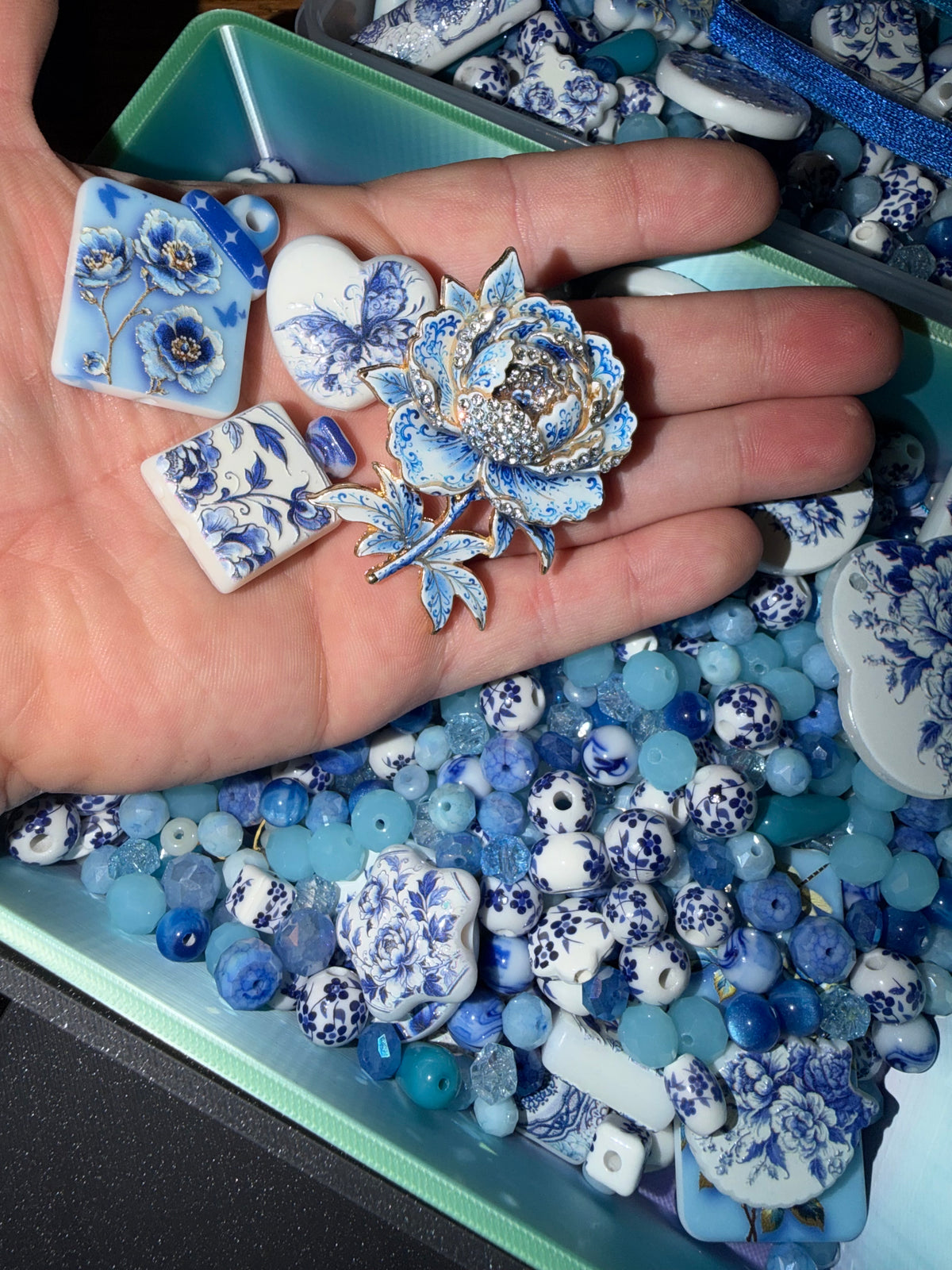Porcelain Vase Glass Beads Mix