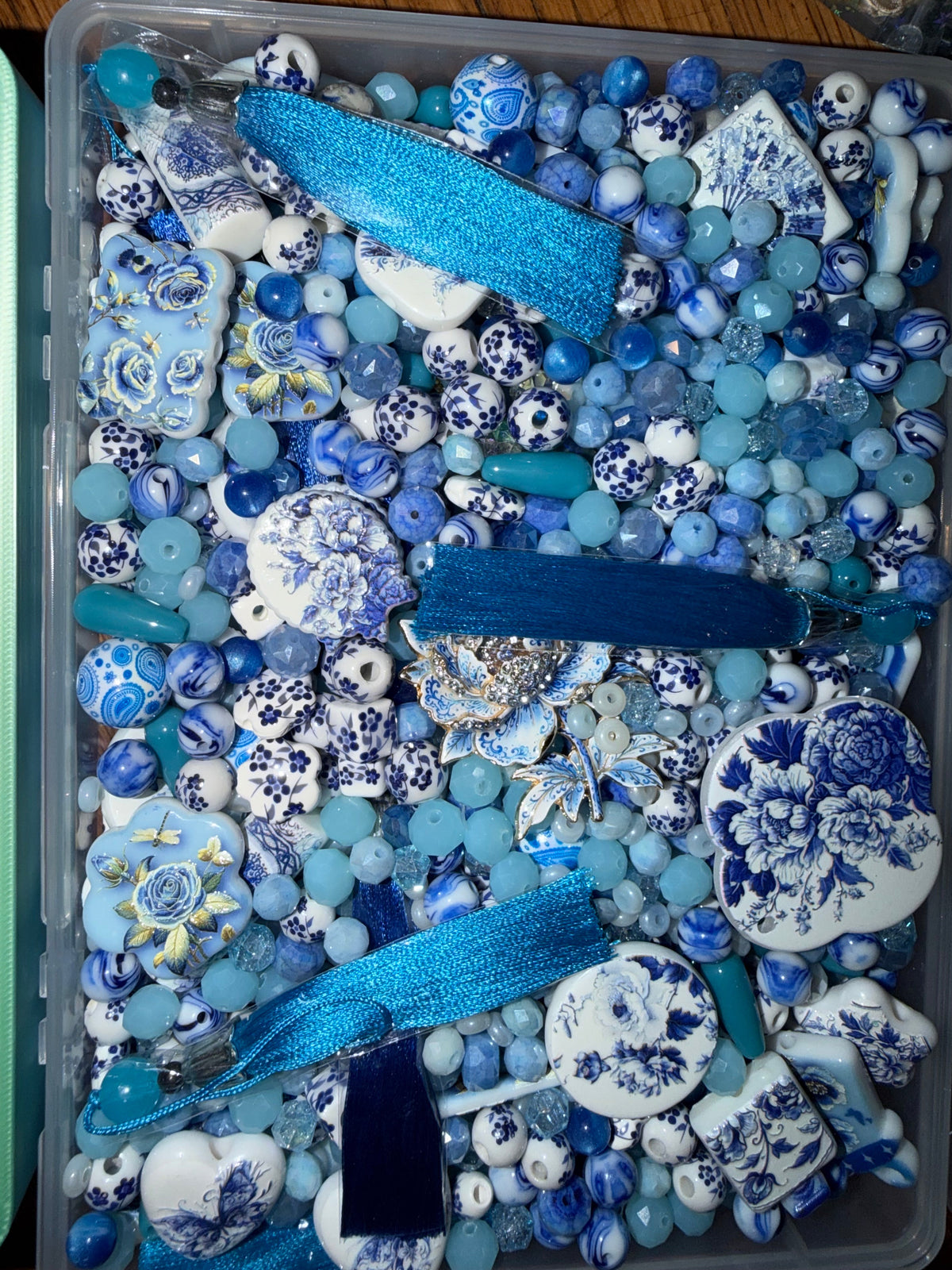 Porcelain Vase Glass Beads Mix